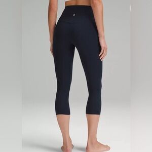 🍋 Lululemon Black Cropped Leggins